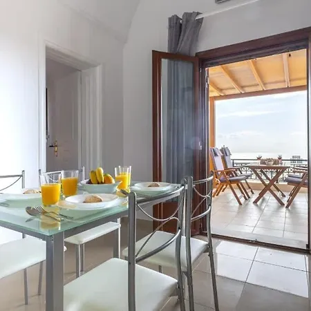 Modern Naya Escape In Santorini With Captivating Sea Views Мегалохори