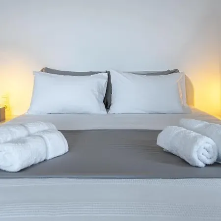 Modern Naya Escape In Santorini With Captivating Sea Views *