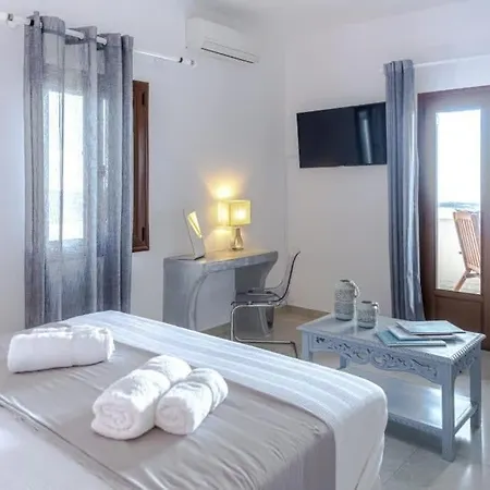 Modern Naya Escape In Santorini With Captivating Sea Views